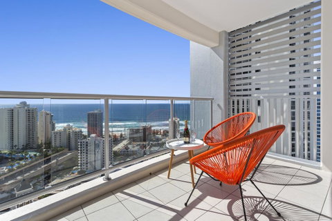 Holiday Holiday Chevron Renaissance Apartments - Tweed Heads Accommodation 14
