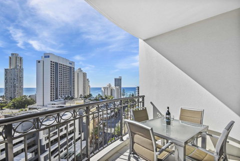 Holiday Holiday Chevron Renaissance Apartments - Tweed Heads Accommodation 22