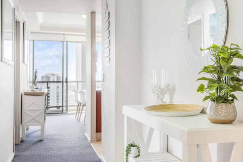 Holiday Holiday Chevron Renaissance Apartments - Tweed Heads Accommodation 2