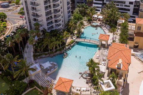 Holiday Holiday Chevron Renaissance Apartments - Tweed Heads Accommodation 10