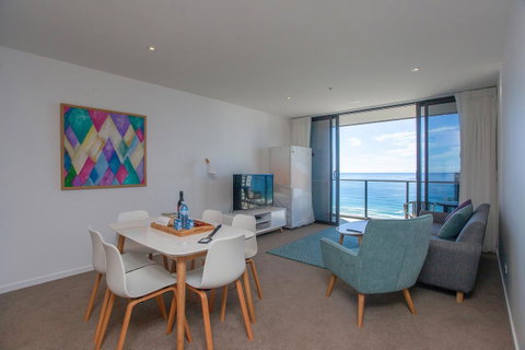 High Floor Ocean View Suites Broadbeach - Tweed Heads Accommodation 6