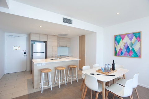 High Floor Ocean View Suites Broadbeach - Tweed Heads Accommodation 8