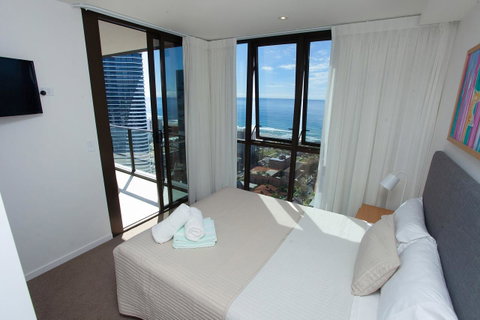 High Floor Ocean View Suites Broadbeach - Tweed Heads Accommodation 13