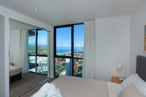 High Floor Ocean View Suites Broadbeach - Tweed Heads Accommodation 12