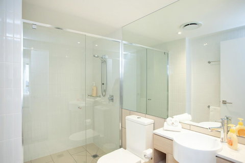 High Floor Ocean View Suites Broadbeach - Tweed Heads Accommodation 5