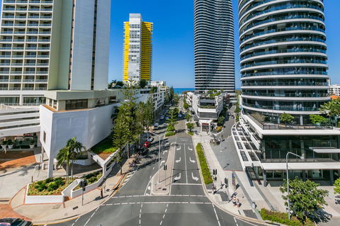 Broadbeach On The Park, 3 Bed Ocean - We Accommodate - Tweed Heads Accommodation 11