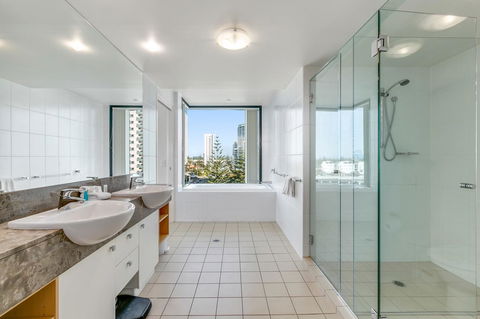 Broadbeach On The Park, 3 Bed Ocean - We Accommodate - Tweed Heads Accommodation 15