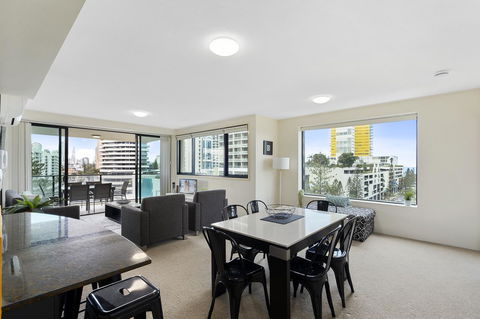 Broadbeach On The Park, 3 Bed Ocean - We Accommodate - Tweed Heads Accommodation 2