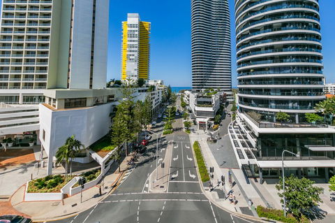 Broadbeach On The Park, 3 Bed Ocean - We Accommodate - Tweed Heads Accommodation 17