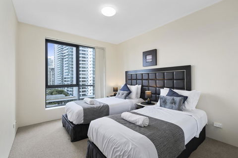 Broadbeach On The Park, 3 Bed Ocean - We Accommodate - Tweed Heads Accommodation 8