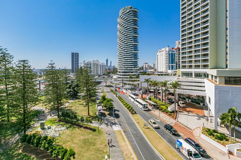Broadbeach On The Park, 3 Bed Ocean - We Accommodate - Tweed Heads Accommodation 13