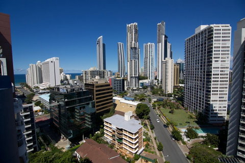 Surfers Mayfair - Tweed Heads Accommodation 1
