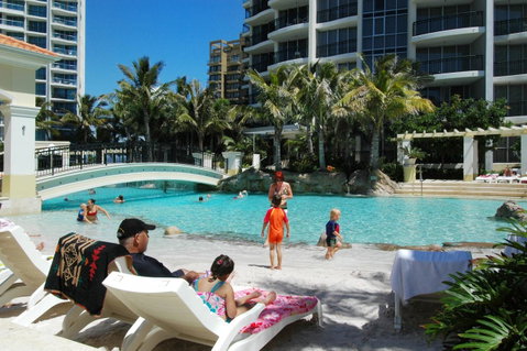 Chevron Renaissance - HR Surfers Paradise - Tweed Heads Accommodation 15
