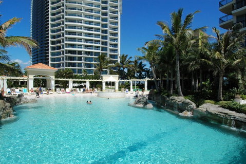 Chevron Renaissance - HR Surfers Paradise - Tweed Heads Accommodation 14