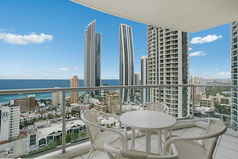 Chevron Renaissance - HR Surfers Paradise - Tweed Heads Accommodation 8