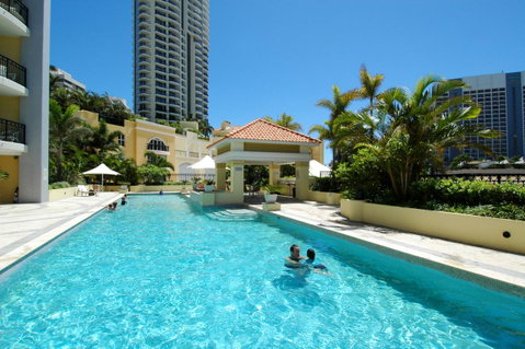 Chevron Renaissance - HR Surfers Paradise - Tweed Heads Accommodation 11