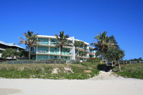 WAVES 203 ON CURRUMBIN - Tweed Heads Accommodation 3