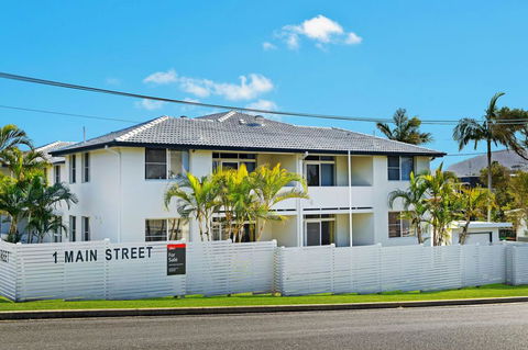 WAVES ON MAIN, 4/1 MAIN STREET - Tweed Heads Accommodation 3