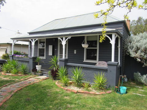 Welcome Stranger Cottage - Tweed Heads Accommodation 0