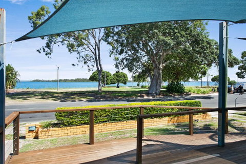 Wheelchair Friendly With Water Views - Welsby Pde, Bongaree - Tweed Heads Accommodation 3