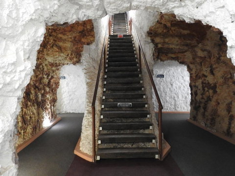 White Cliffs Underground - Tweed Heads Accommodation 2