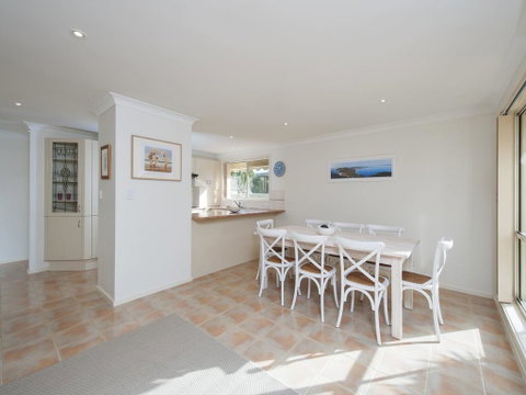 White Horses, 7A Achilles Street - Tweed Heads Accommodation 2