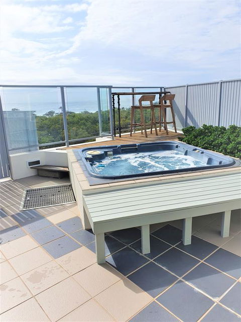 White Shells Luxury Apartments - Tweed Heads Accommodation 3