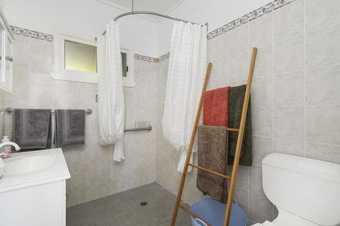 Whitecaps, 26 East Street - Tweed Heads Accommodation 3