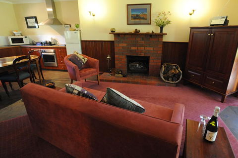 Wintarni Olives Cottage - Tweed Heads Accommodation 0