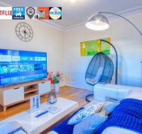 Wollongong station holiday house with Wi-Fi75 Inch TV NetflixParkingBeach - Tweed Heads Accommodation