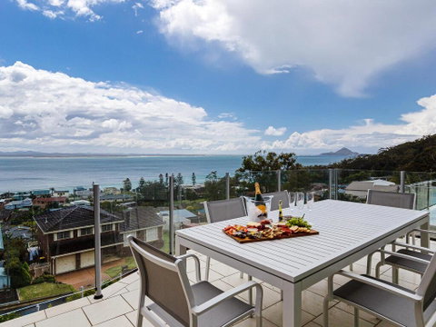 Maison De La Mer 30 Mulubinda Parade - Luxurious, Linen, Aircon And Panoramic Views - Tweed Heads Accommodation 0