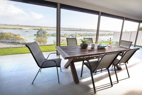 Serenity And Sweeping Murray River Views - Tweed Heads Accommodation 1