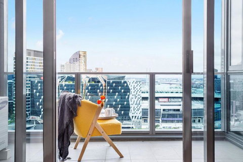 A 2BR Apt With Harbour Views And FREE Parking - Tweed Heads Accommodation 0