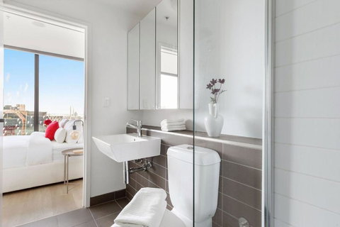 A 2BR Apt With Harbour Views And FREE Parking - Tweed Heads Accommodation 2