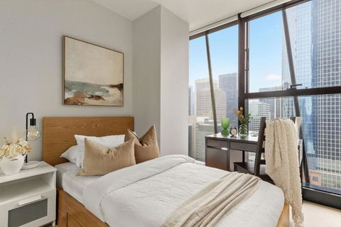A Chic & Comfy 2BR Apt On Collins With City Views - Tweed Heads Accommodation 4