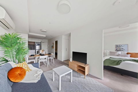 A Cozy & Plush 2BR Apt Next To The Yarra River - Tweed Heads Accommodation 1