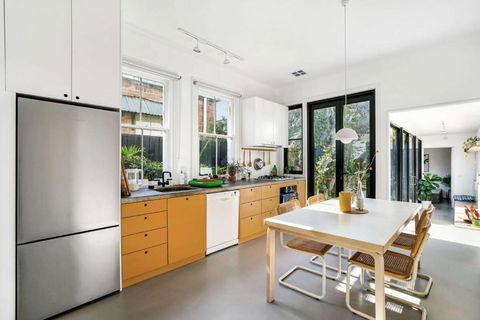 A Designer Terrace House By Edinburgh Gardens - Tweed Heads Accommodation 1