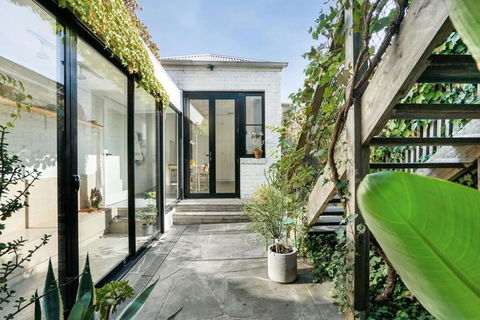 A Designer Terrace House By Edinburgh Gardens - Tweed Heads Accommodation 3