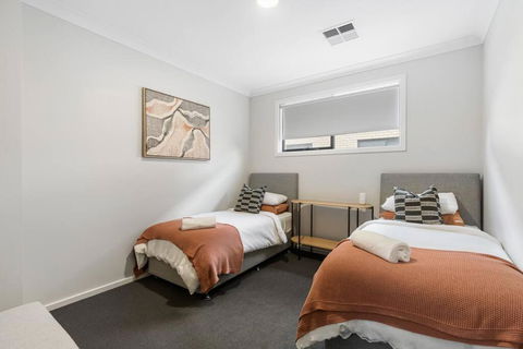 A Plus Location Views Games Balcony BBQ And Dining - Tweed Heads Accommodation 4