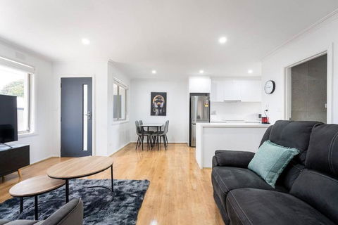 A Private Hideaway With Large Backyard And CarParks - Tweed Heads Accommodation 3