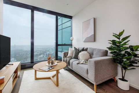 A Sky-high Metropolis Retreat Near The CBD - Tweed Heads Accommodation 0