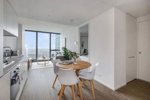 A Sky-high Metropolis Retreat Near The CBD - Tweed Heads Accommodation 1