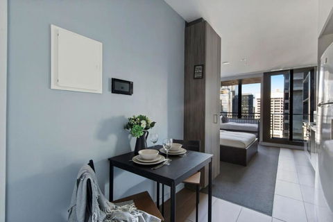 A Stylish & Comfy Studio Next To Southern Cross - Tweed Heads Accommodation 3