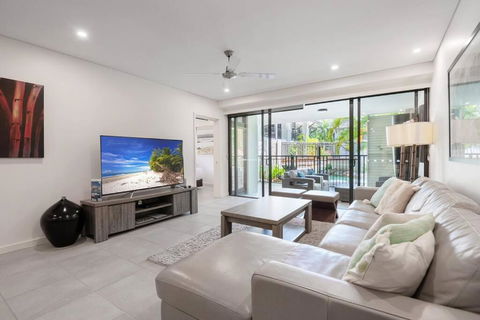 A Well-deserved Beachside Resort Retreat - Tweed Heads Accommodation 4
