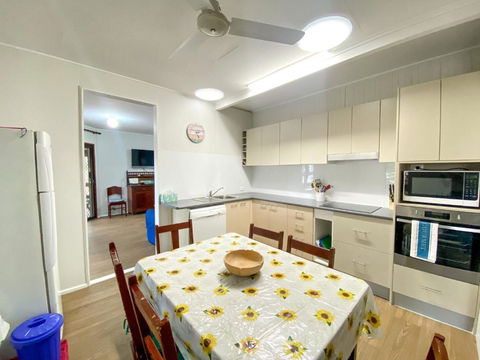 A Yearenda - Water Views -3BR - Steps To The Beach - Tweed Heads Accommodation 4
