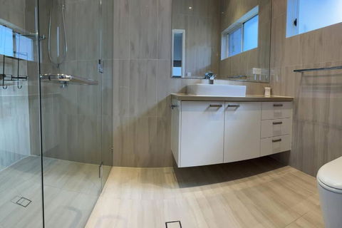 Absolute Beachfront 2 Bedroom Luxury Holiday Apartment - Tweed Heads Accommodation 4