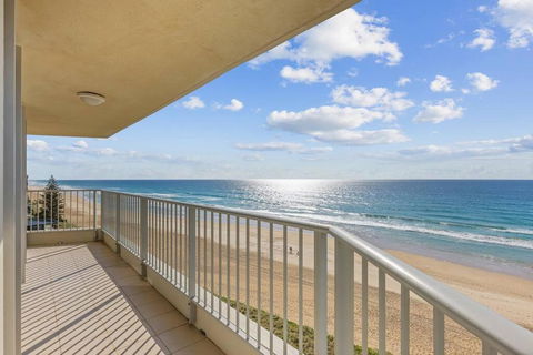 Absolute Beachfront Apartment - Tweed Heads Accommodation 4