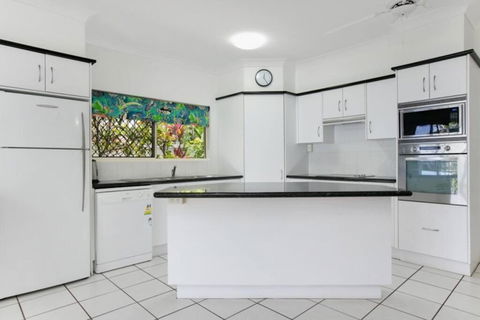 Absolute Beachfront Apartment - Tweed Heads Accommodation 1