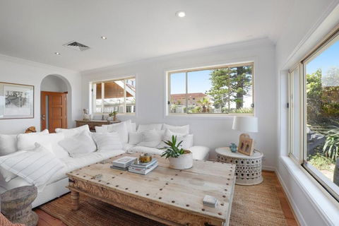 Absolute Beachfront Luxury In Narrabeen - Tweed Heads Accommodation 4