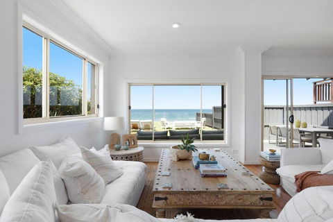 Absolute Beachfront Luxury In Narrabeen - Tweed Heads Accommodation 3